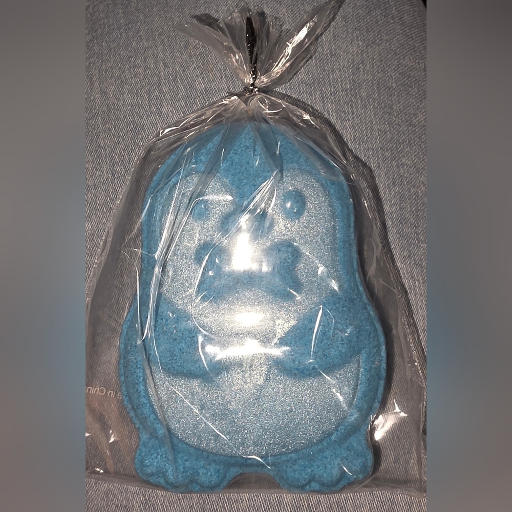 Pebbles The Penguin Fizzing Bath Bomb